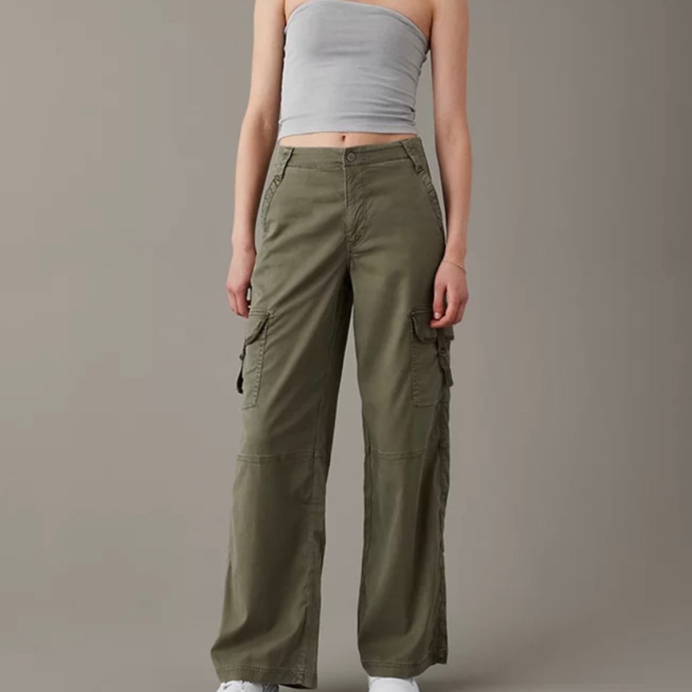 NWT Super High-Waisted Cargo Baggy Wide-Leg Pant from American Eagle